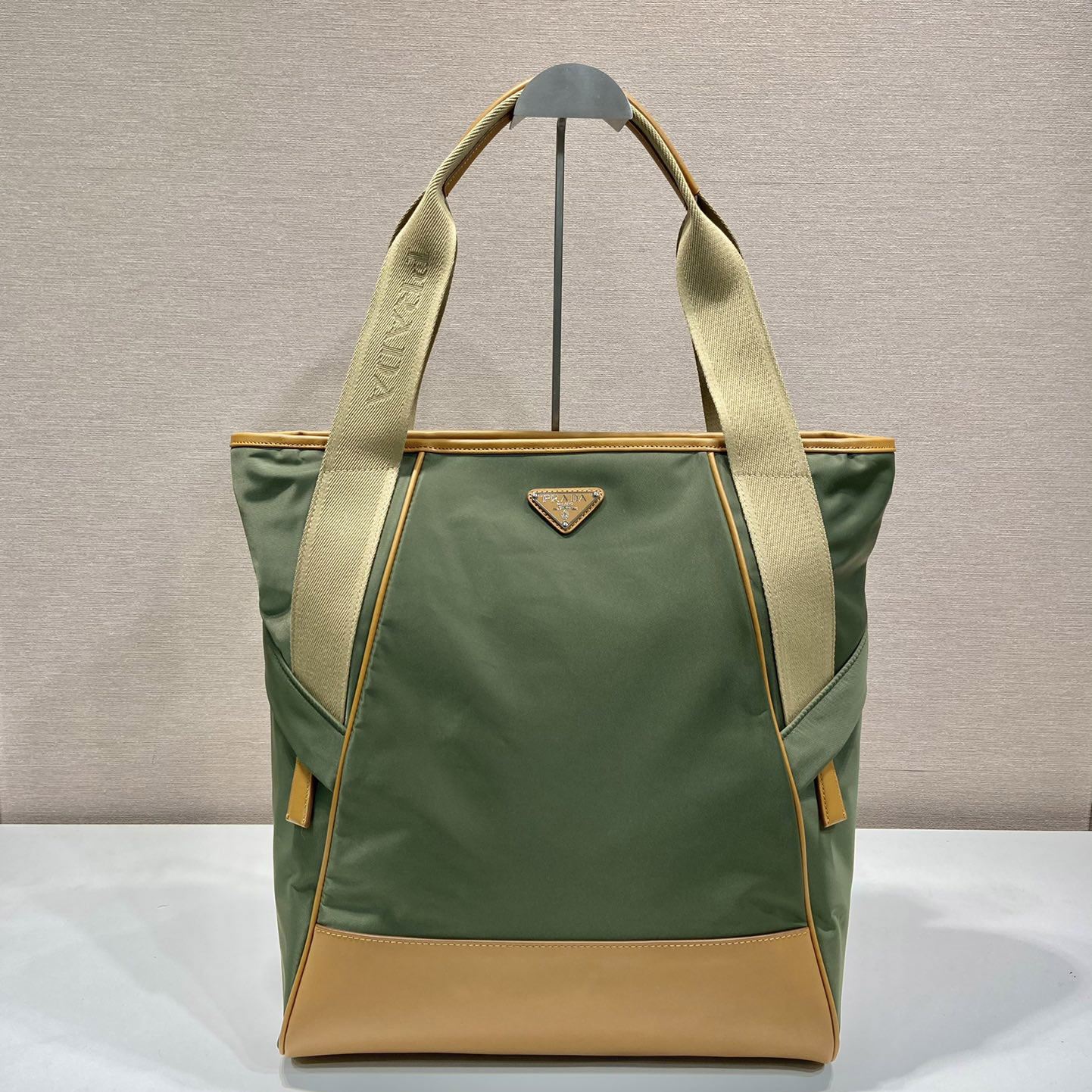Pra*a shopping bags